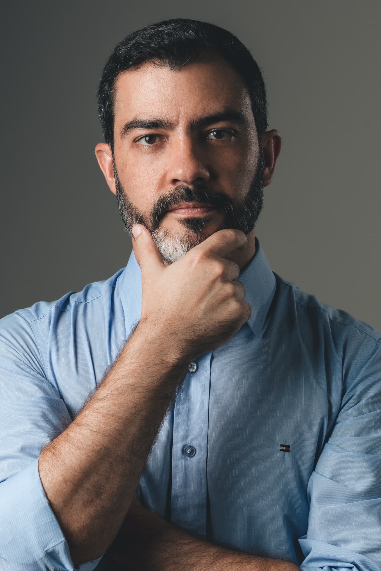 Retrato profissional de Hudson Lara